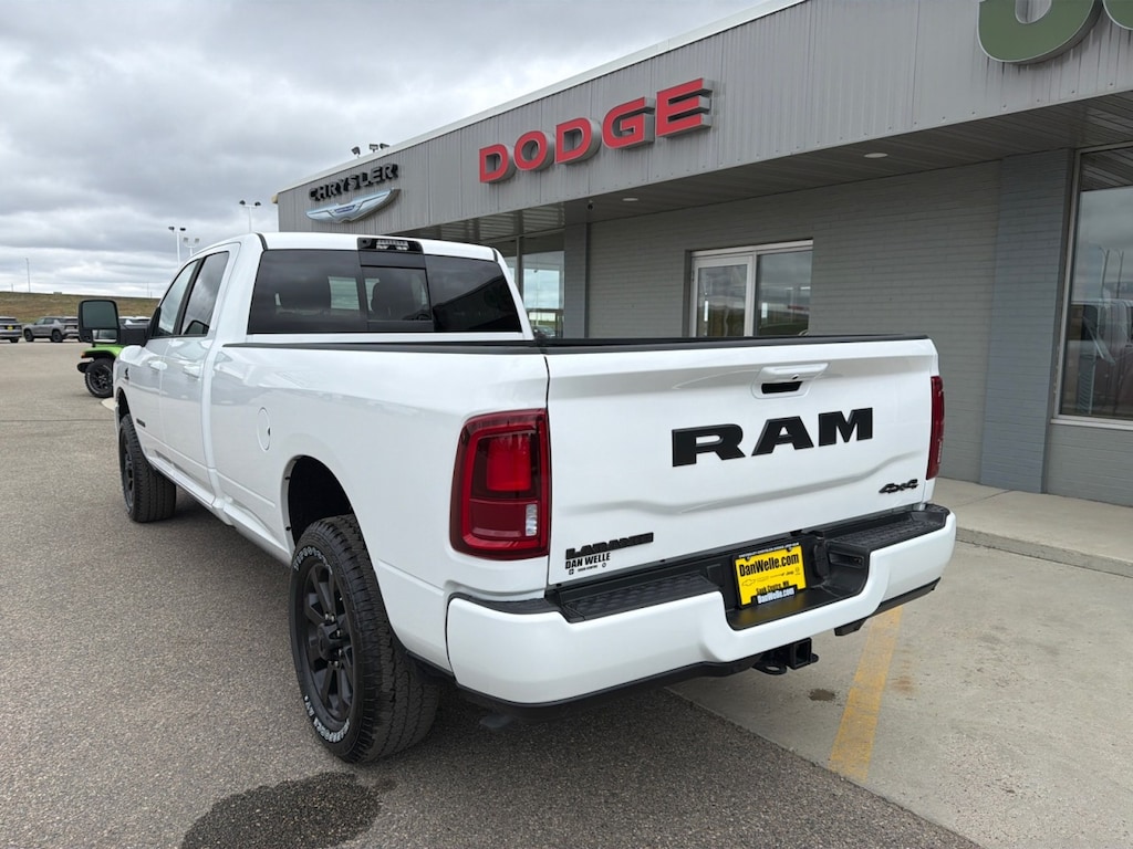 New 2026 Ram 3500 LARAMIE CREW CAB 4X4 8' BOX Pickup