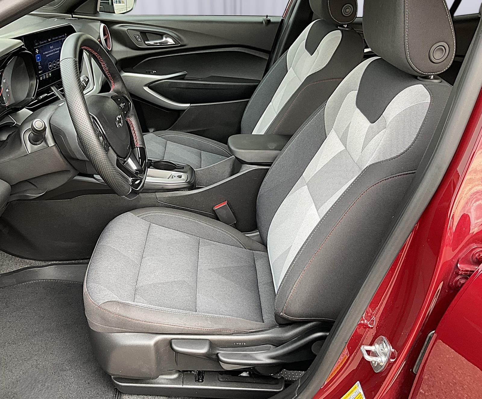 2025 Chevrolet Trax RS - Photo 10