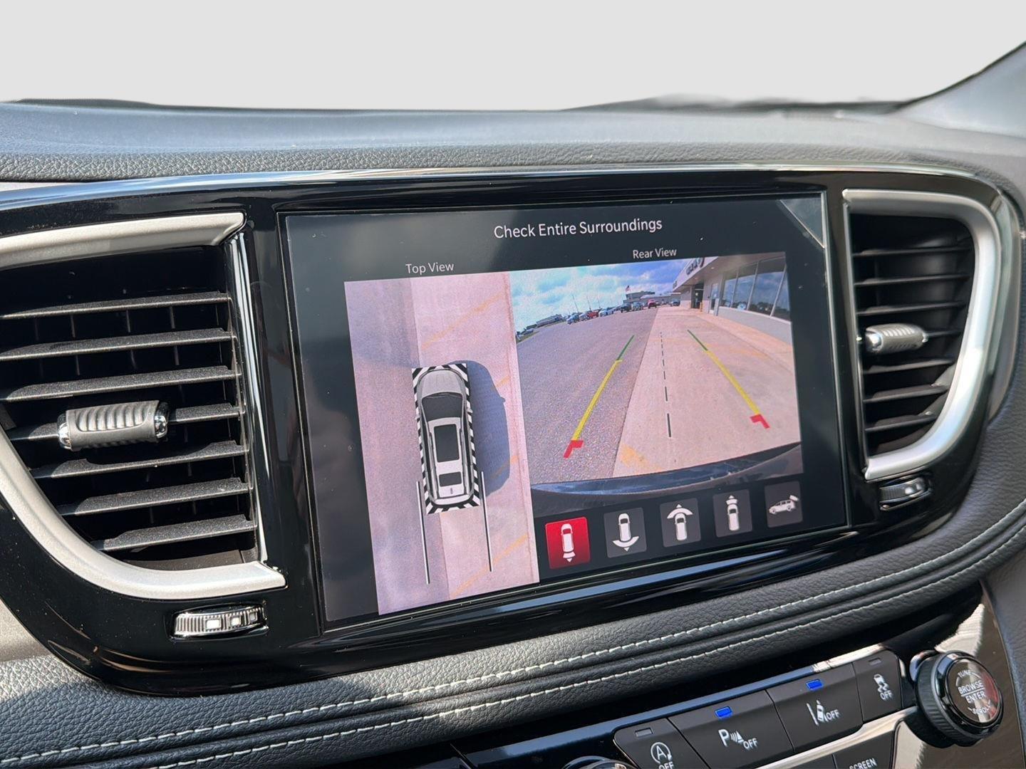 2027 Chrysler Pacifica Limited - Photo 30