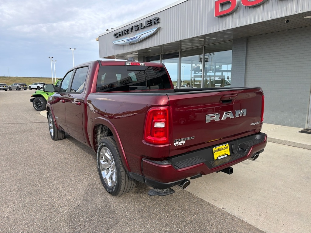 New 2026 Ram 1500 BIG HORN CREW CAB 4X4 5'7 BOX Pickup