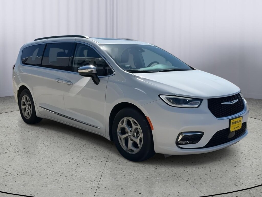 Used 2023 Chrysler Pacifica Limited Van