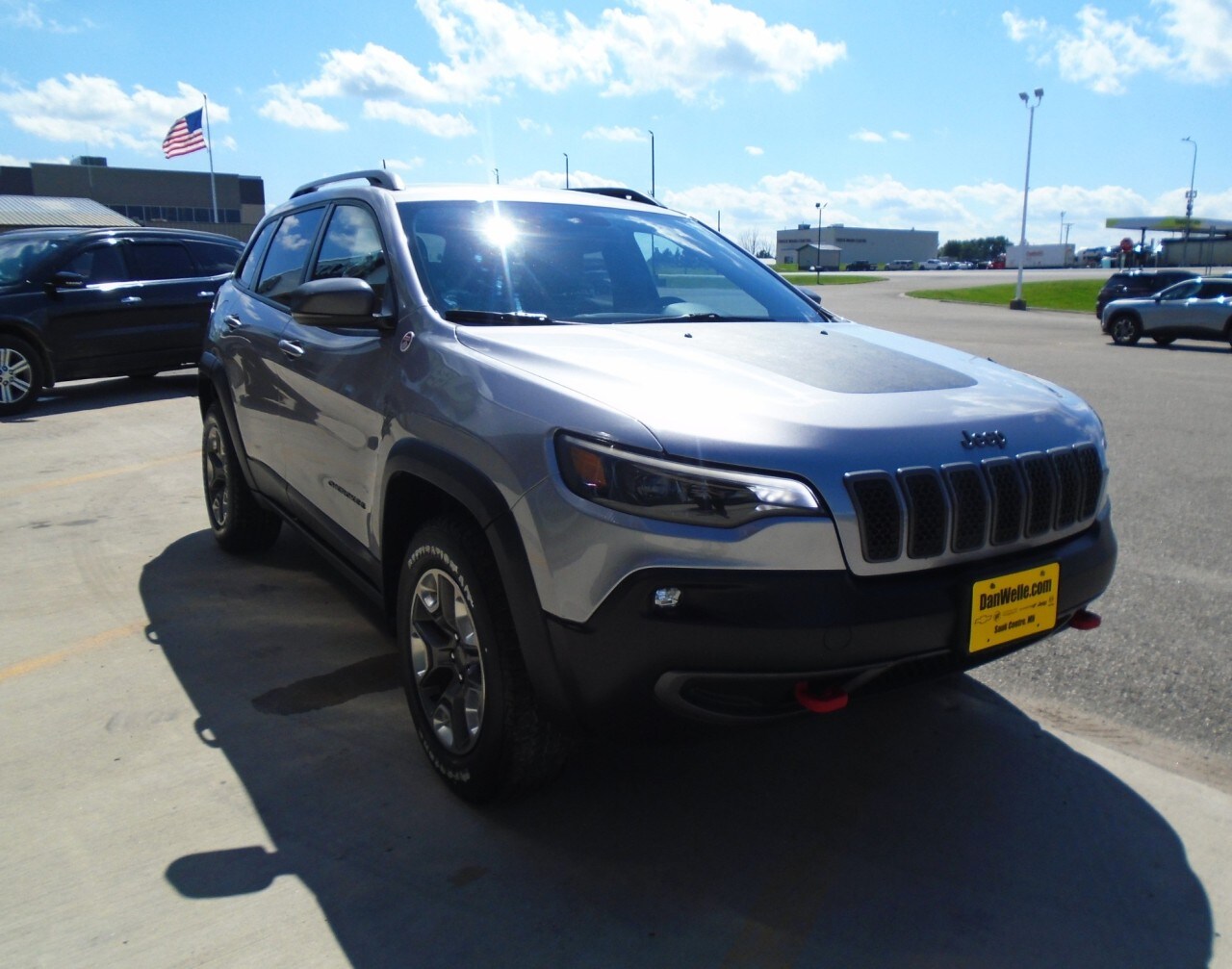 2019 Jeep Cherokee Trailhawk photo 2
