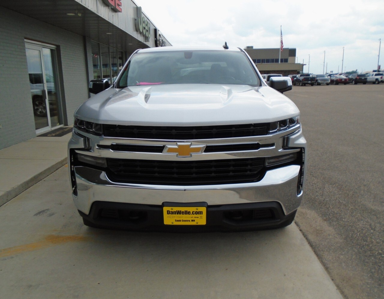 2020 Chevrolet Silverado 1500 LT photo 3