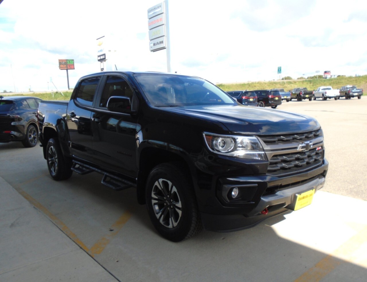 2022 Chevrolet Colorado Z71 photo 2