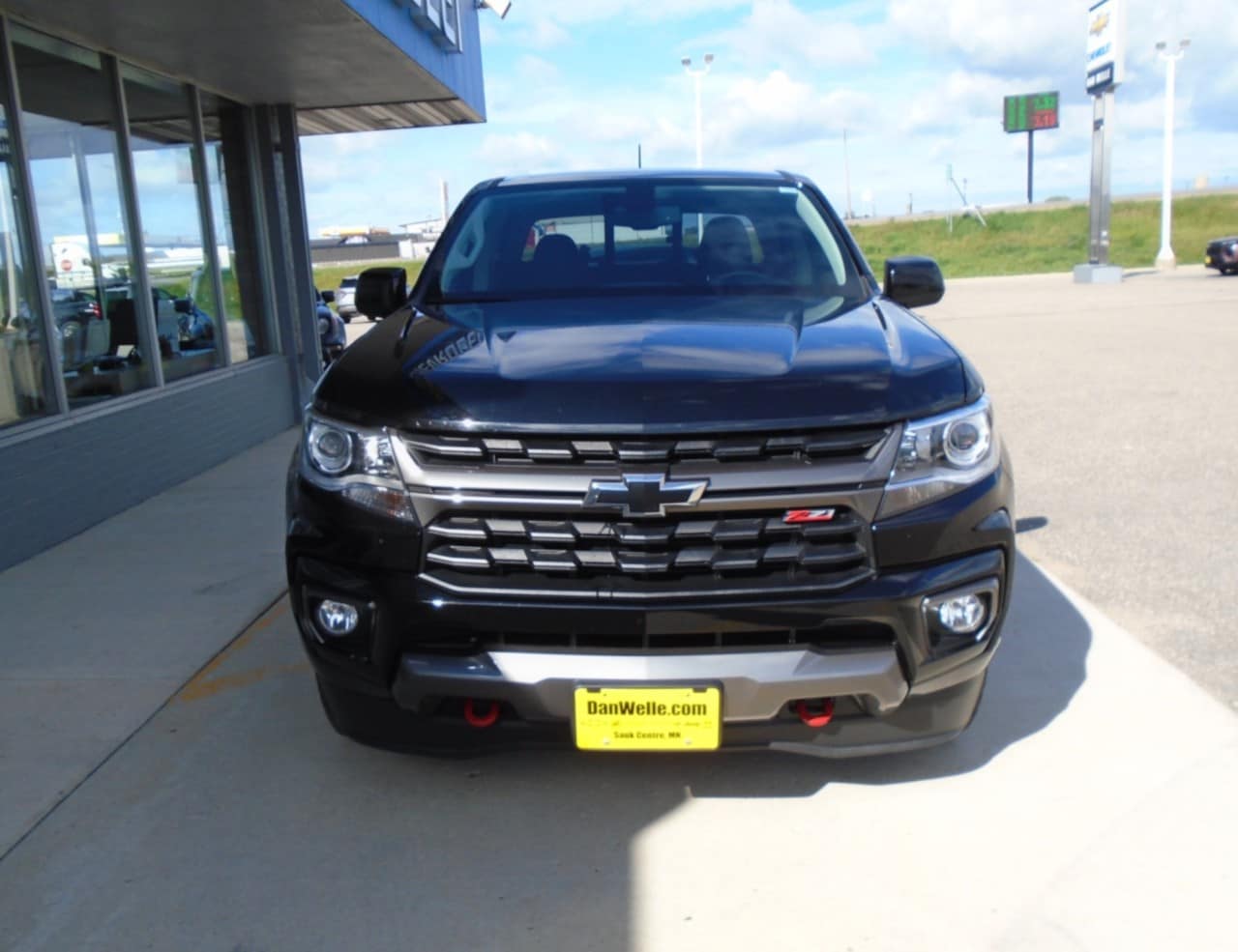 Used 2022 Chevrolet Colorado Z71 with VIN 1GCGTDENXN1135098 for sale in Sauk Centre, Minnesota