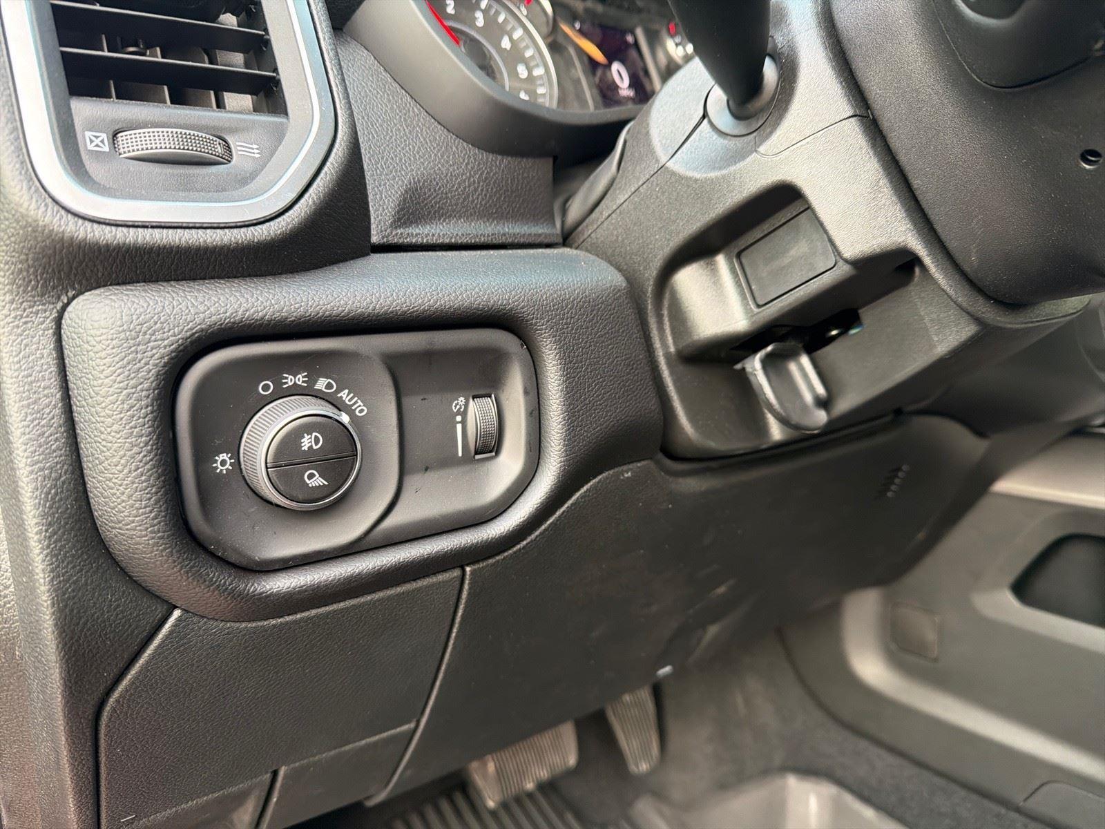 2026 RAM 3500 Big Horn - Photo 15