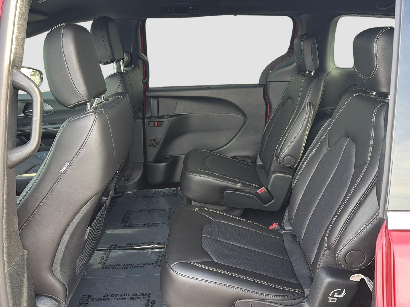 2026 Chrysler Pacifica Select - Photo 12