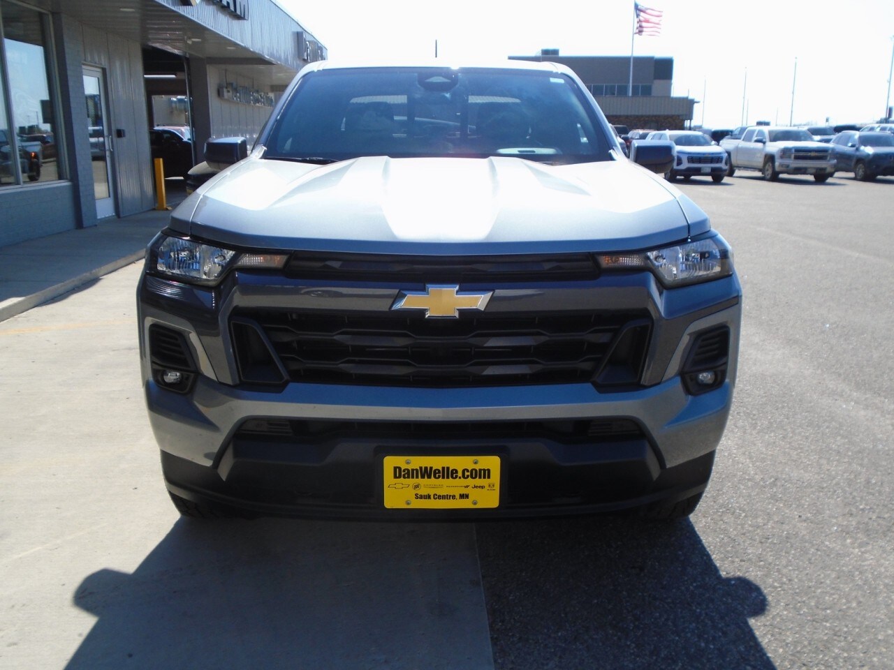 2023 Chevrolet Colorado LT photo 3