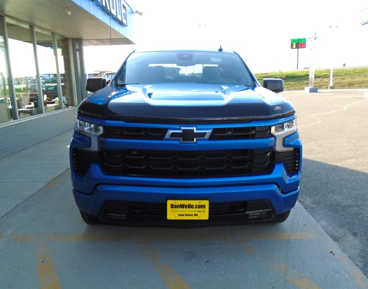 2022 Chevrolet Silverado 1500 RST photo 3