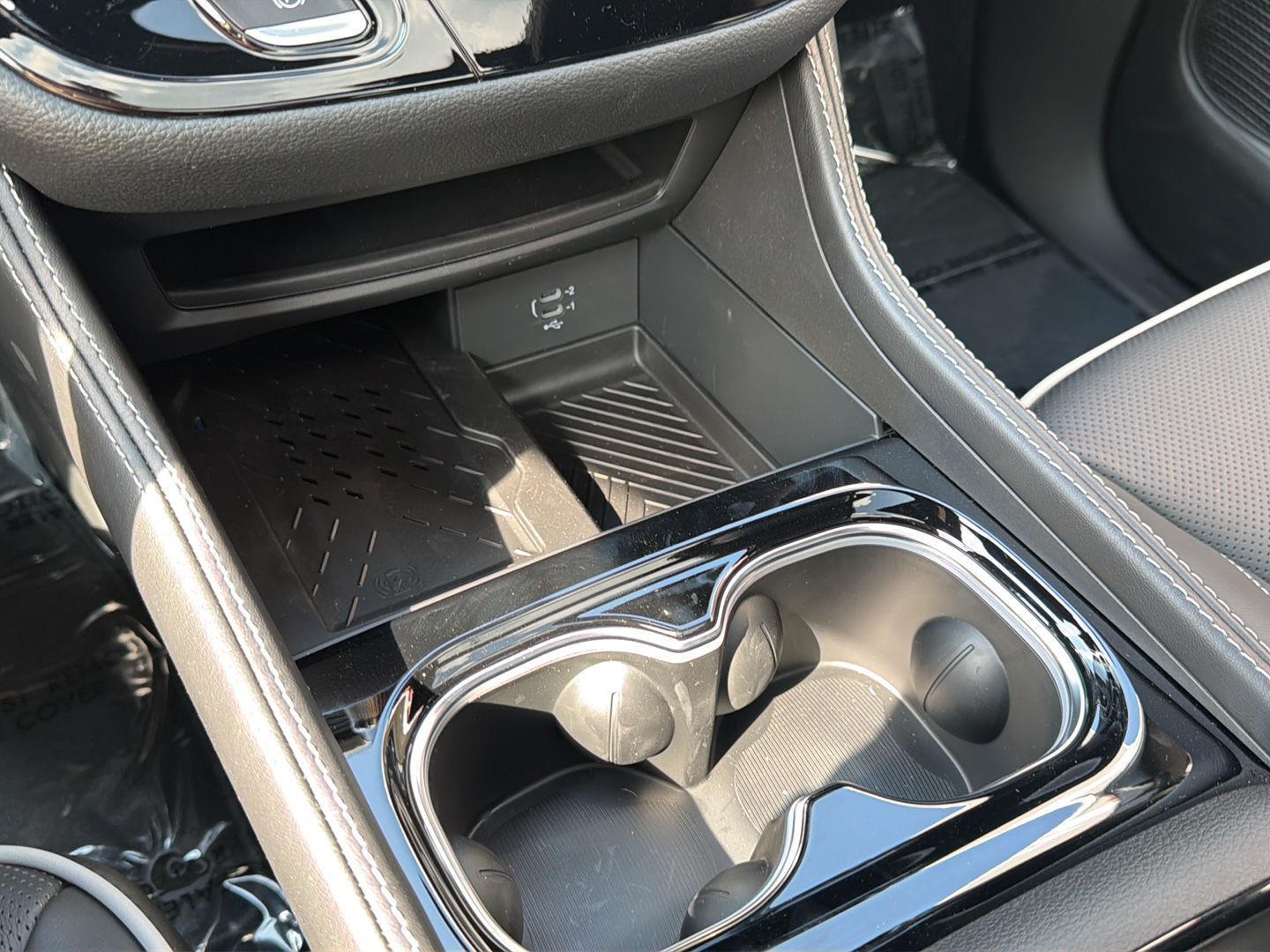 2027 Chrysler Pacifica Limited - Photo 27
