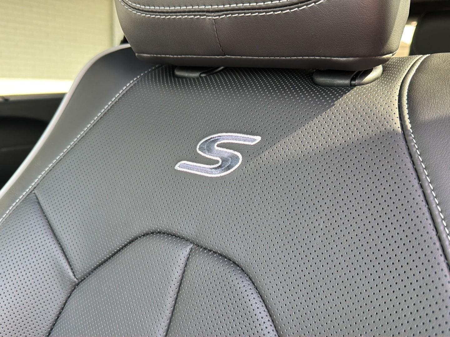 2027 Chrysler Pacifica Limited - Photo 19