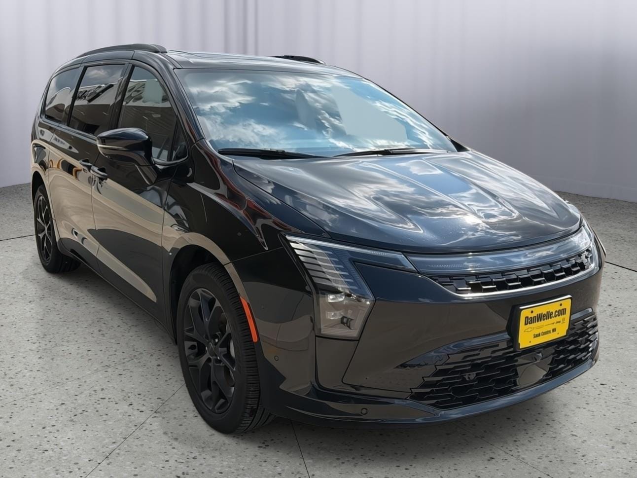 2027 Chrysler Pacifica Limited - Photo 7