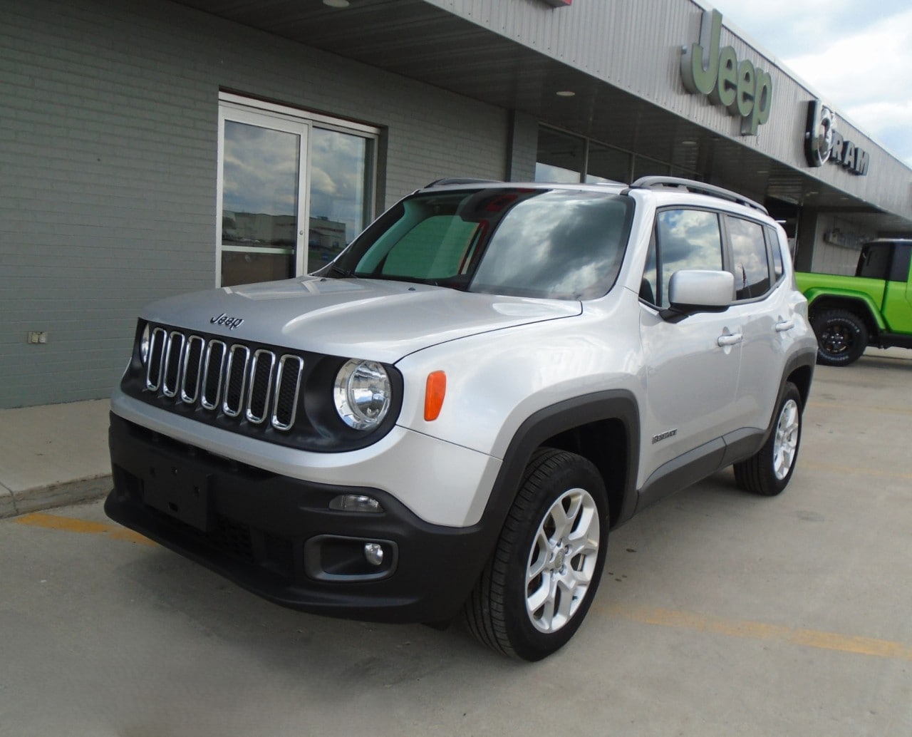 Used 2018 Jeep Renegade Latitude with VIN ZACCJBBB0JPH12217 for sale in Sauk Centre, Minnesota