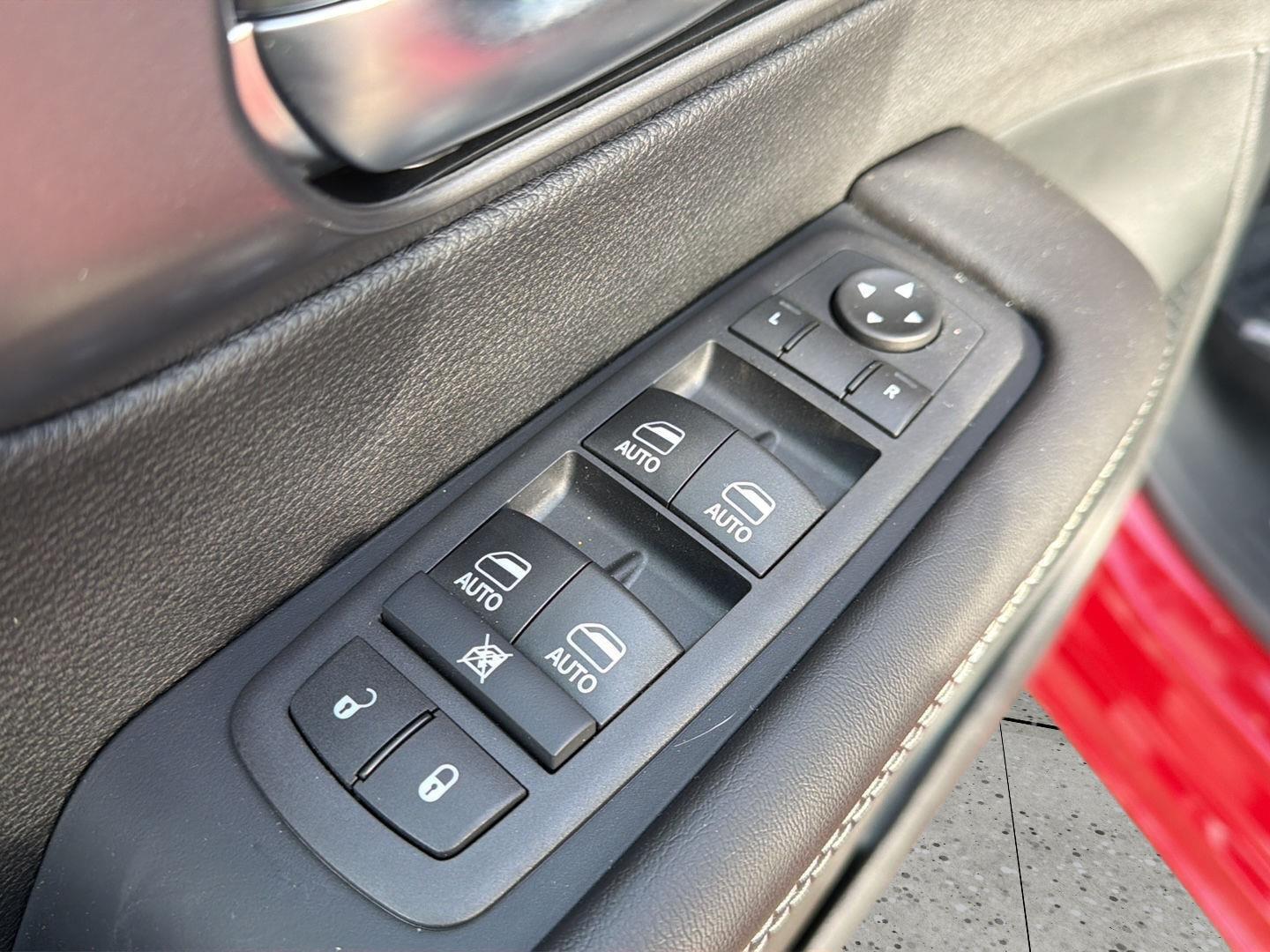 2026 Chrysler Pacifica Select - Photo 15