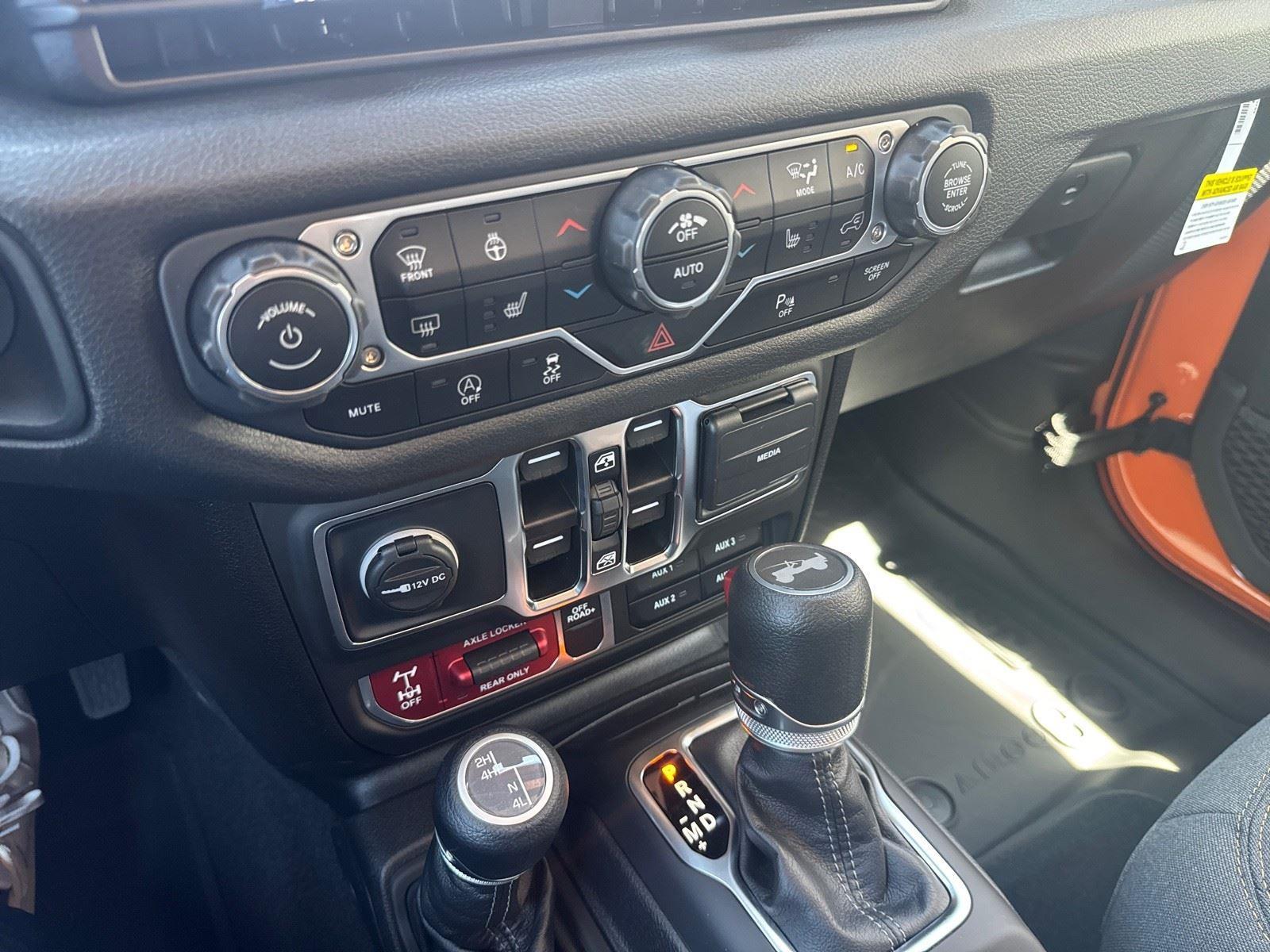 2025 Jeep Wrangler 4-Door Willys - Photo 20