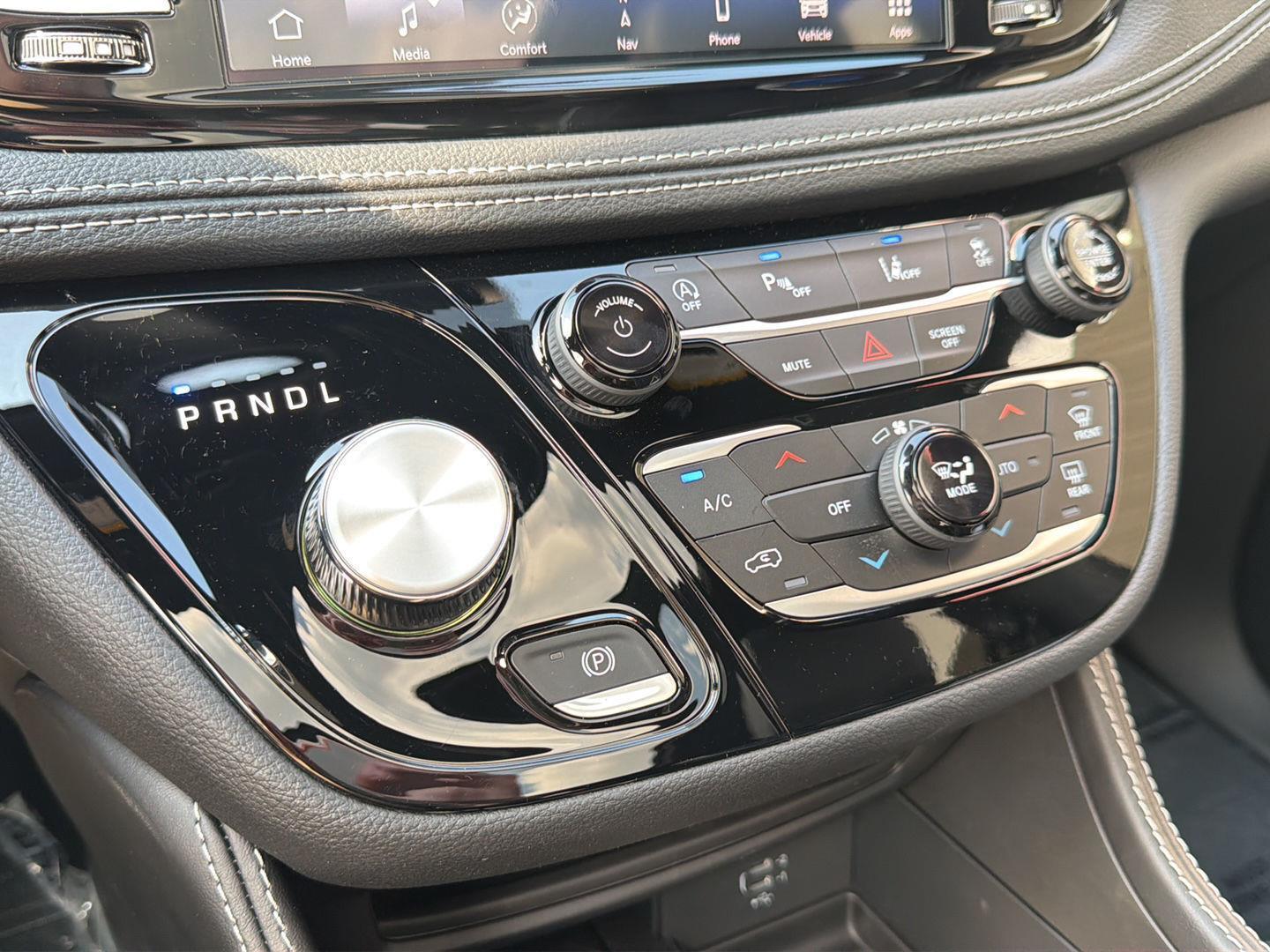 2027 Chrysler Pacifica Limited - Photo 26