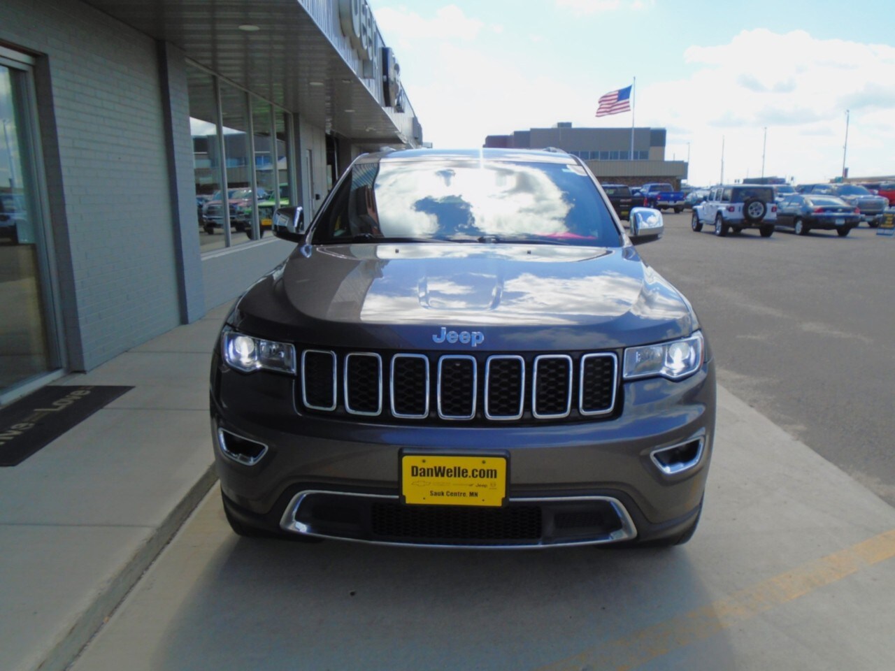 2019 Jeep Grand Cherokee Limited photo 3