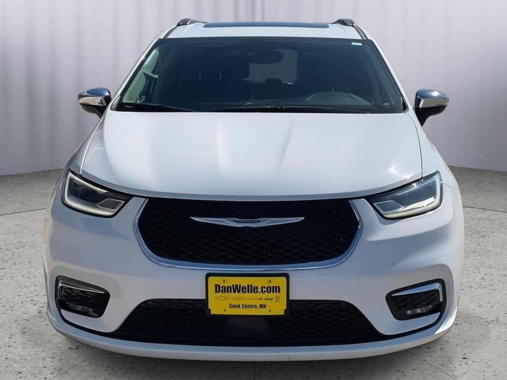 Used 2023 Chrysler Pacifica Limited Van