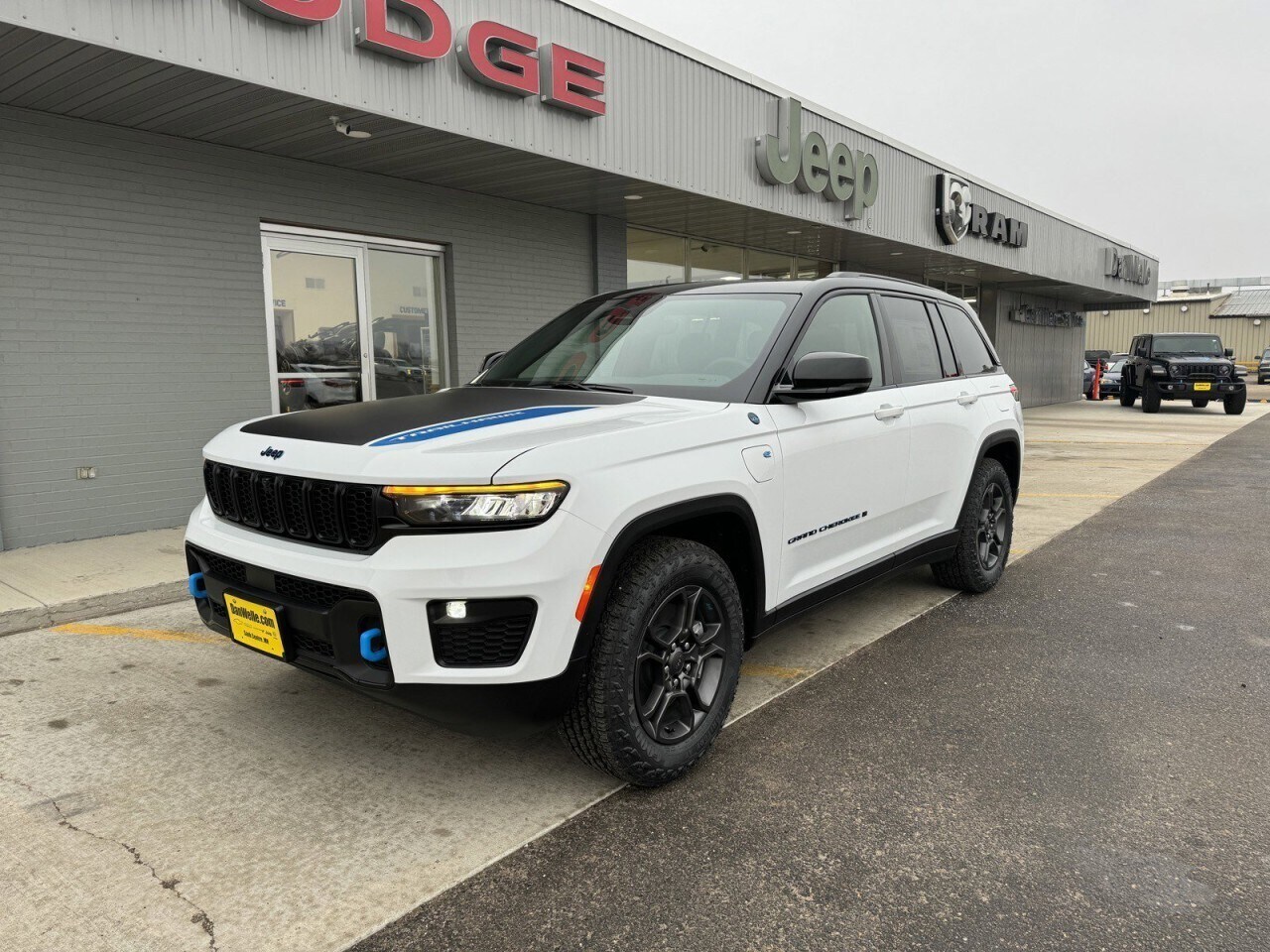 2024 Jeep Cherokee 4xe Trailhawk photo 3