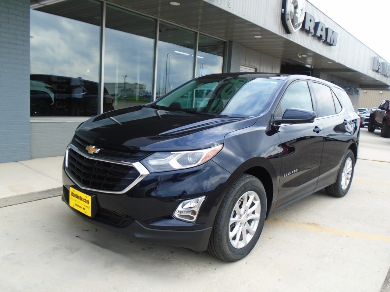 Used 2020 Chevrolet Equinox LT with VIN 2GNAXKEV5L6185861 for sale in Sauk Centre, Minnesota