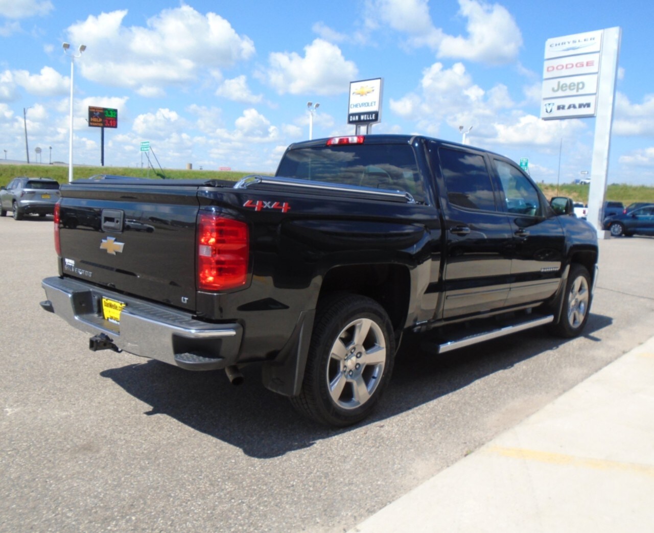 2018 Chevrolet Silverado 1500 LT photo 4