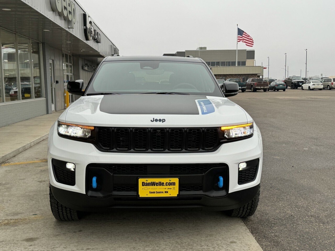 2024 Jeep Cherokee 4xe Trailhawk photo 2