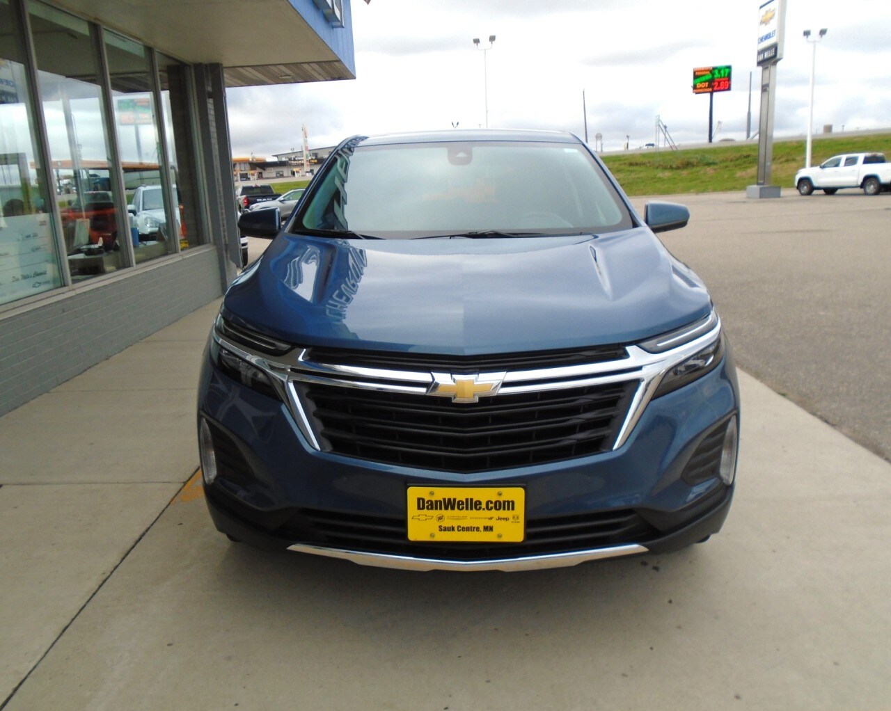 2024 Chevrolet Equinox LT photo 3