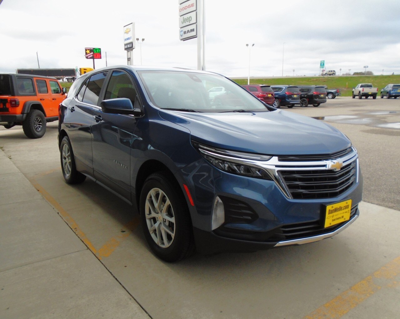 2024 Chevrolet Equinox LT photo 4