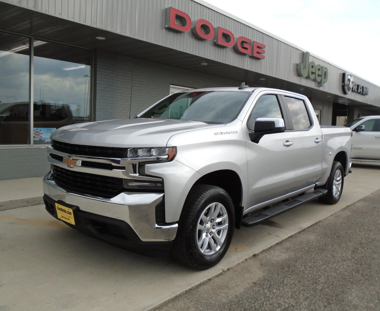 Used 2020 Chevrolet Silverado 1500 LT with VIN 3GCUYDED6LG382077 for sale in Sauk Centre, Minnesota