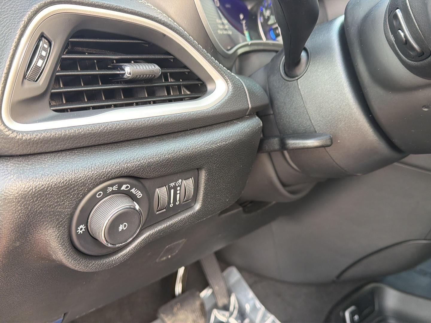 2026 Chrysler Pacifica Select - Photo 17