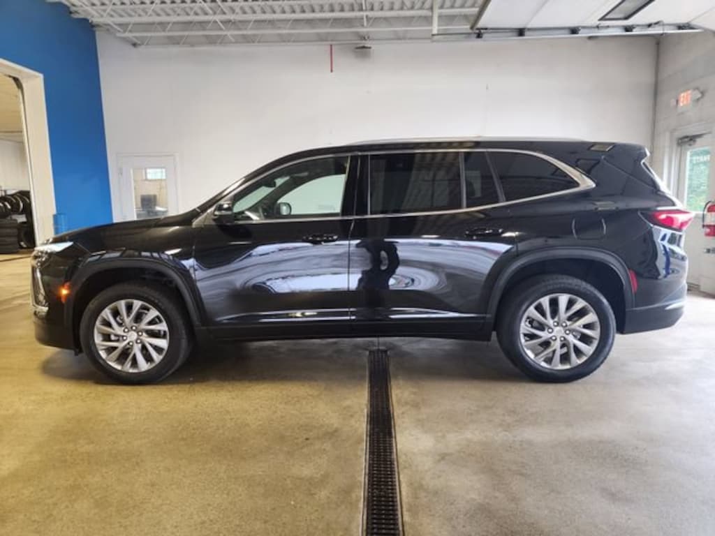 Used 2025 Buick Enclave Preferred SUV