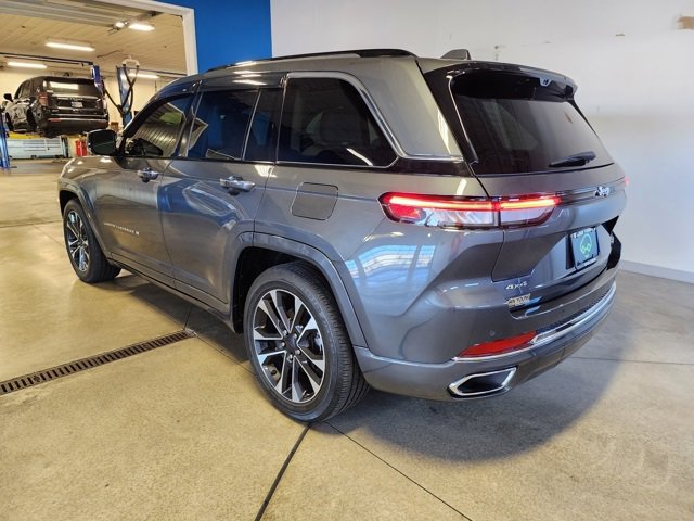 2022 Jeep Grand Cherokee Overland photo 2