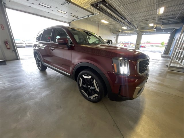 2023 Kia Telluride S photo 2