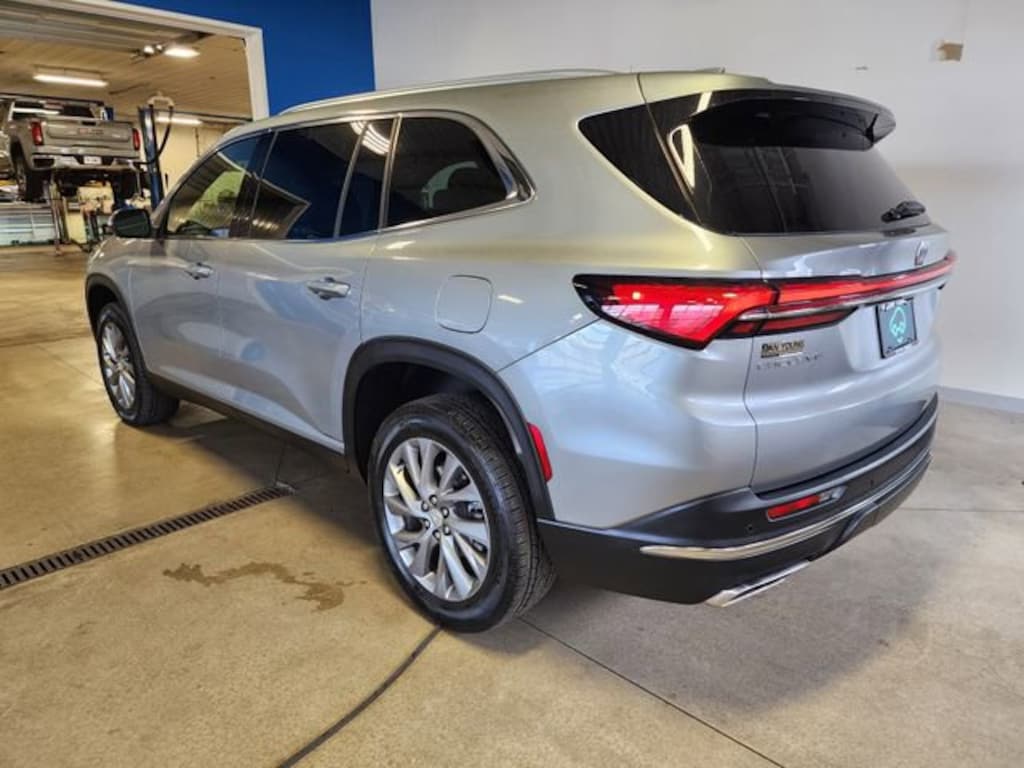 Used 2025 Buick Enclave Preferred SUV