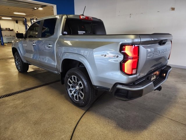 2023 Chevrolet Colorado LT photo 2