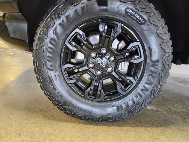 2023 Chevrolet Silverado 1500 ZR2 - Photo 9