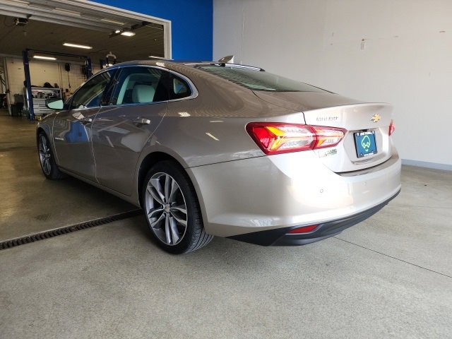 2024 Chevrolet Malibu Premier 2LT photo 2