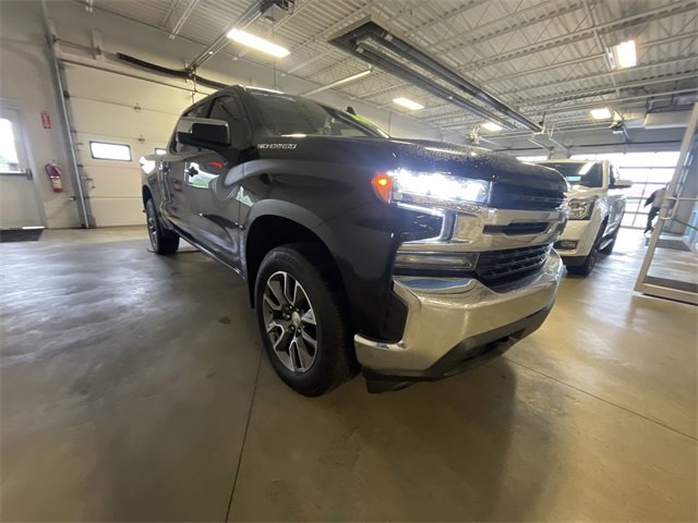2022 Chevrolet Silverado 1500 LT photo 2