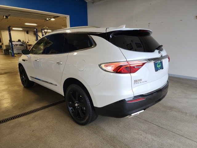 2023 Buick Enclave Essence photo 2