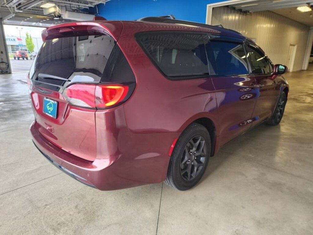 Used 2019 Chrysler Pacifica Touring L Minivan