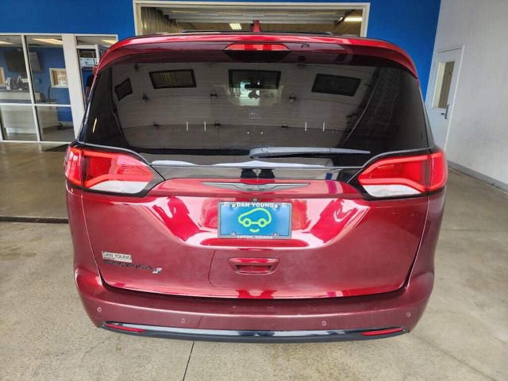 Used 2019 Chrysler Pacifica Touring L Minivan