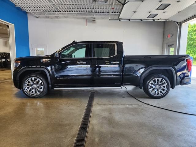 2023 GMC Sierra 4WD Crew Cab Short Box Denali's photo