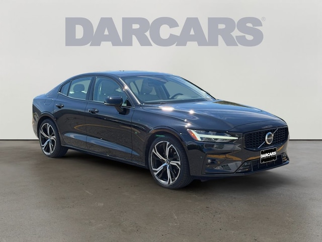 2024 Volvo S60 B5 Core Dark Sedan