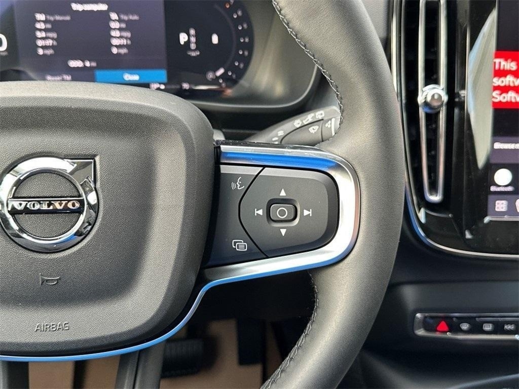 2026 Volvo XC40 Plus - Photo 28