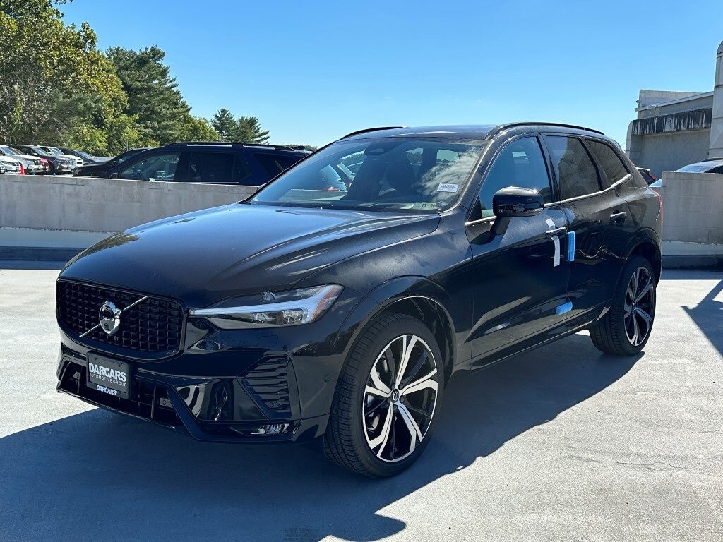2025 Volvo XC60 B5 photo 2