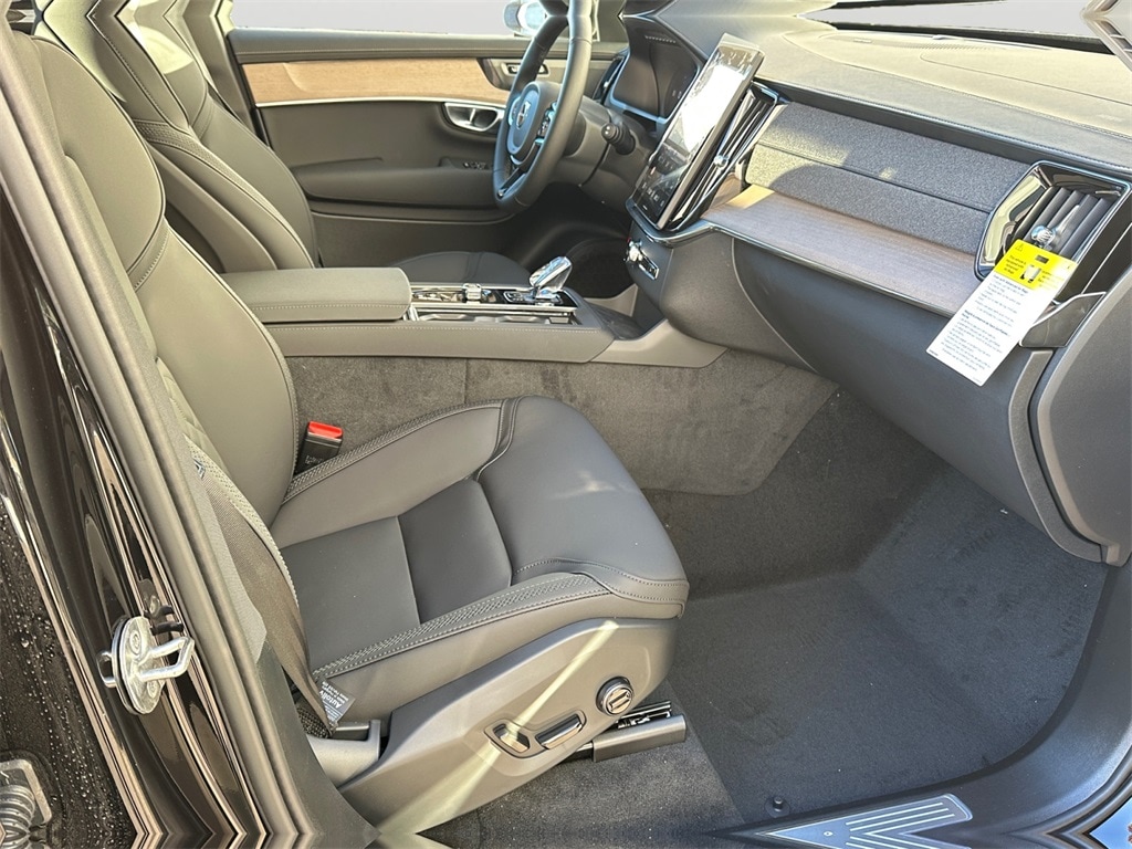 2026 Volvo XC90 Plus - Photo 6