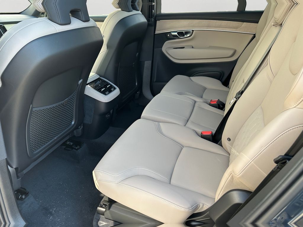 2026 Volvo XC90 Plus - Photo 10
