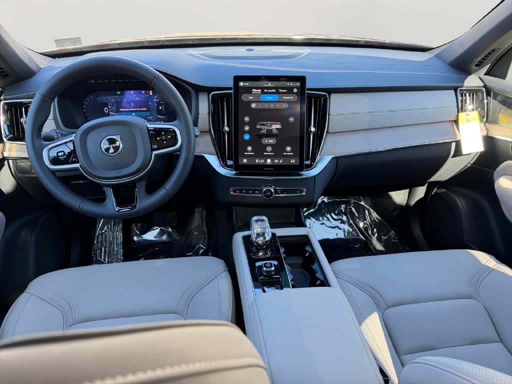 2026 Volvo XC90 Plus - Photo 13