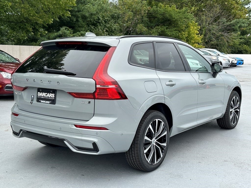 2025 Volvo XC60 B5 Plus photo 4