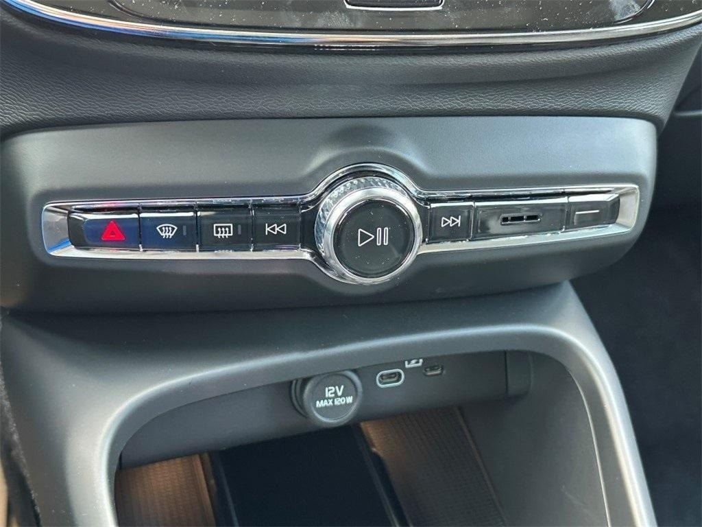 2026 Volvo XC40 Plus - Photo 20
